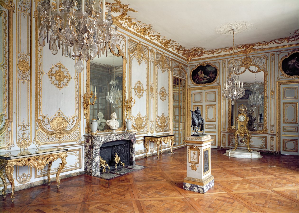 The Cabinet de la Pendule（クロックルーム） 作： フランス語学校