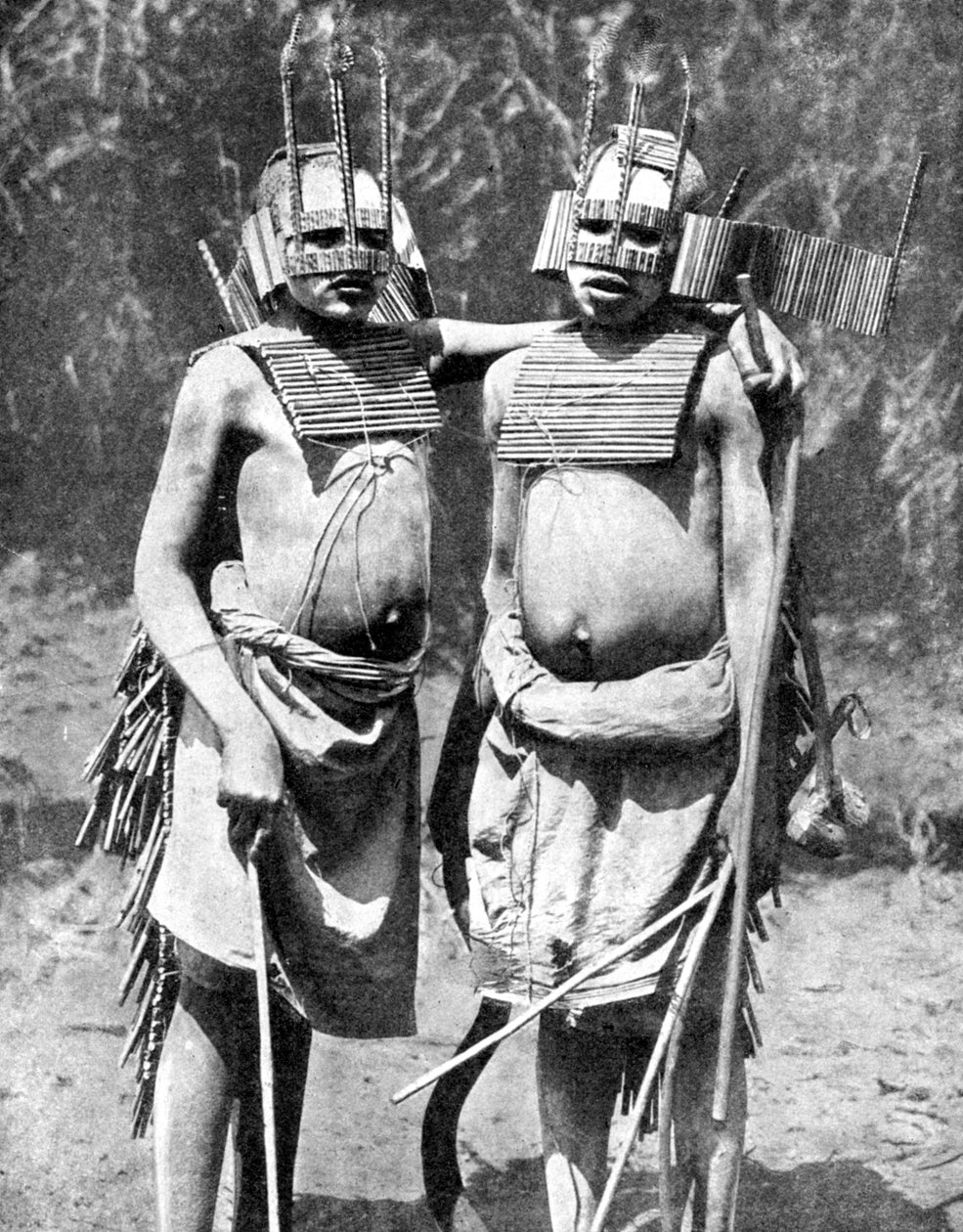 2 人の呪術師、タンガニーカ、タンザニア、アフリカ、1936 年。 作： GPA