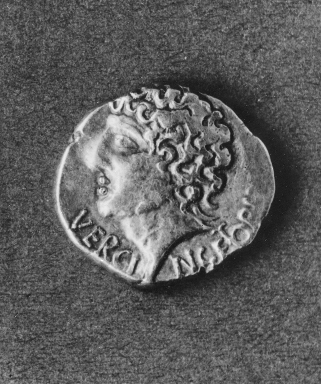 Vercingetorix（72-46 BC）の彫像が施されたコイン（金属） 作： ガリッシュ