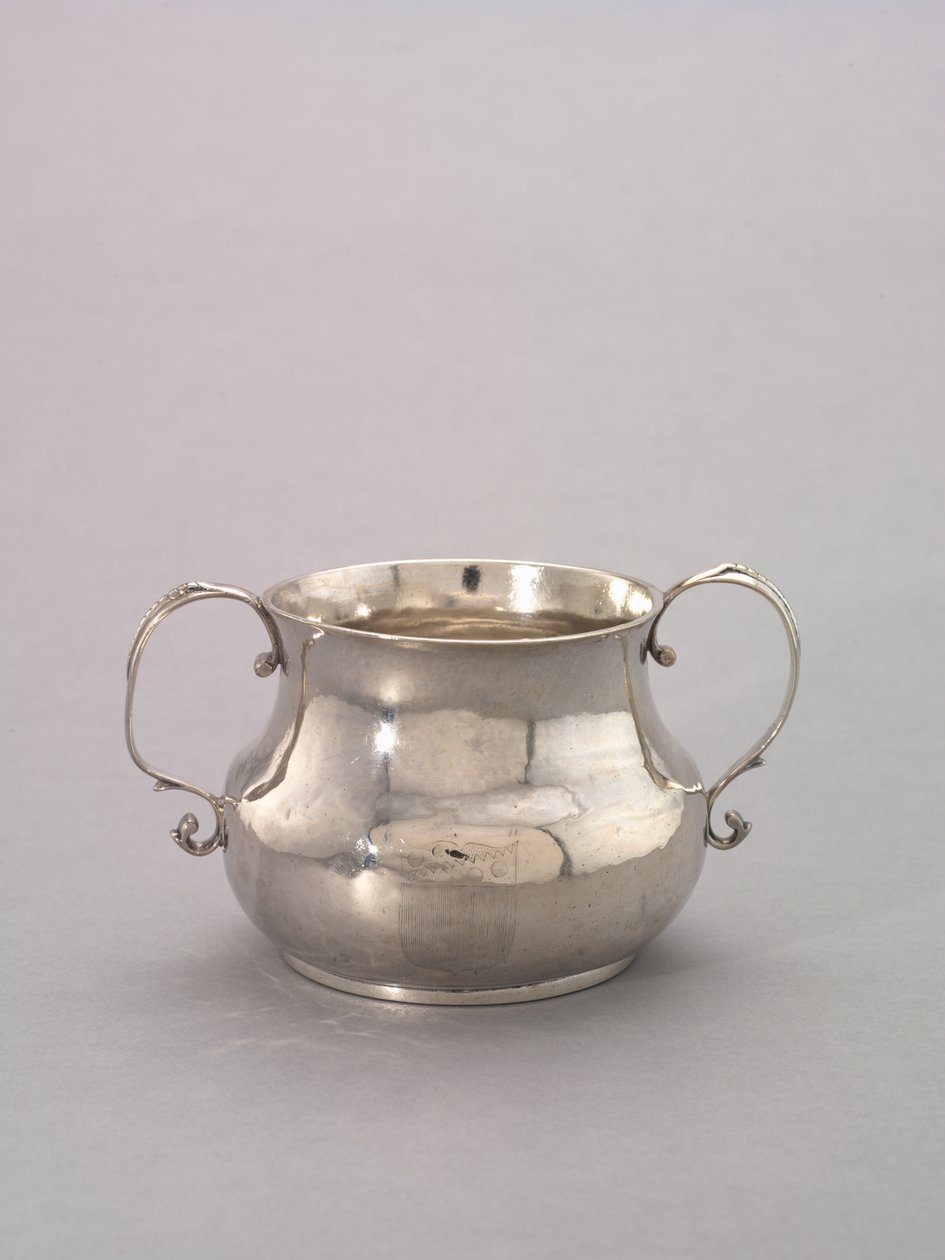 両手用カップ、c.1720 作： ジョージ・ハナーズ