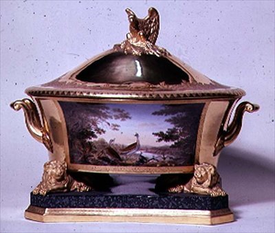 プロイセンディナーサービスからのTureen、ベルリン、1816-19（磁器＆金箔）（10534も参照） 作： ドイツ語学校