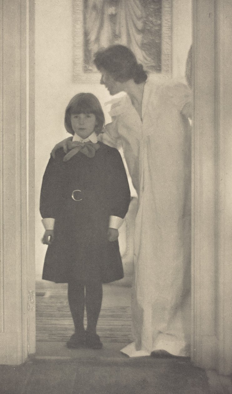 1899年、「女たちの中であなたは幸いである」（写真） 作： ガートルードチーズビール