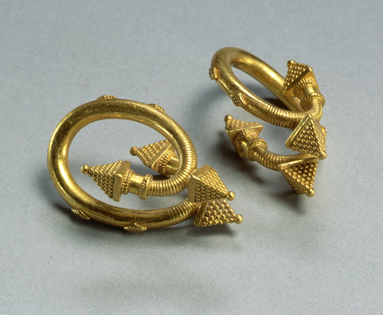 スパイラルピアス、紀元前450〜400年頃（ゴールド） 作： ギリシャ語