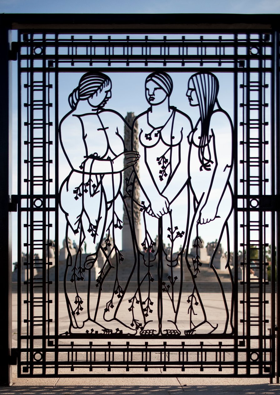 彫刻公園への入り口、3人の女性（鉄）（346459も参照） 作： グスタフ・ヴィーゲラン