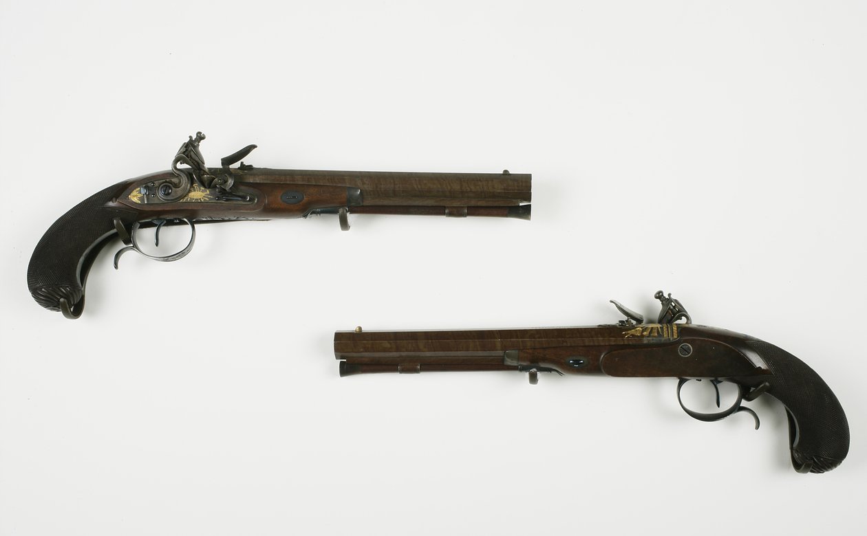 フリントロックの決闘ピストルのペア、c.1780-1800（ミクストメディア） 作： HWモーティマーアンドサンズ