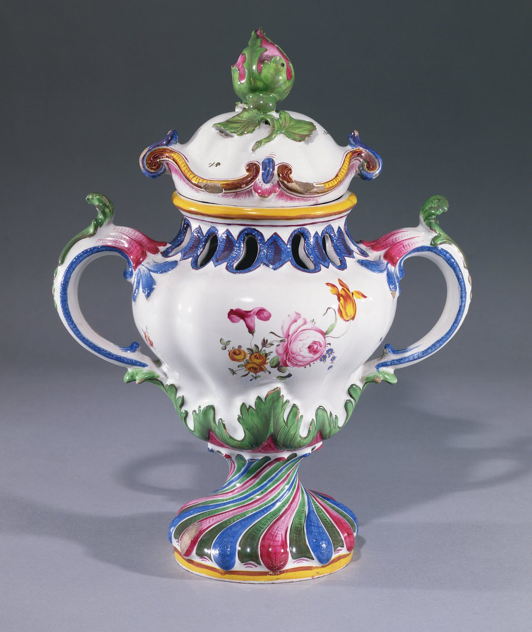 ストラスブールで作られたポプリ花瓶、c.1754-60（セラミック） 作： ハノンファミリー