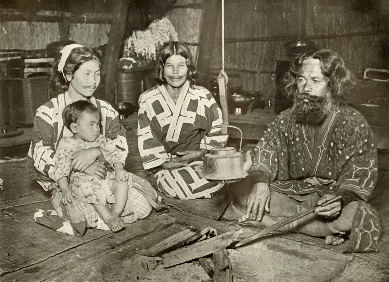 アイヌの男性と女性の自宅、1910年。 作： ハーバート・ポンティング