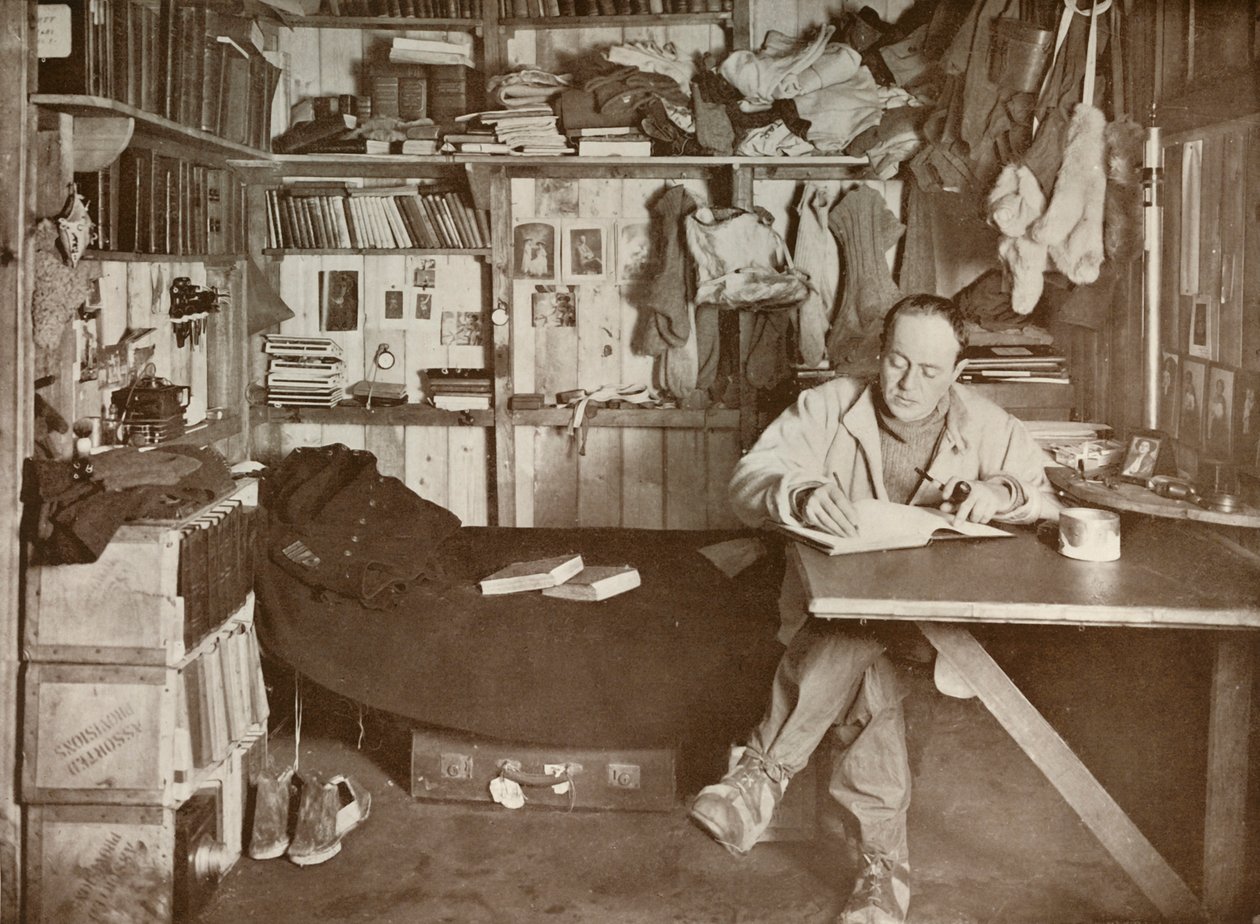 スコット船長の書斎、1911年、1913年 作： ハーバート・ポンティング
