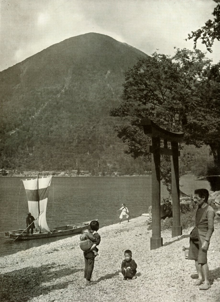 南泰山と中禅寺湖、1910年。 作： ハーバート・ポンティング