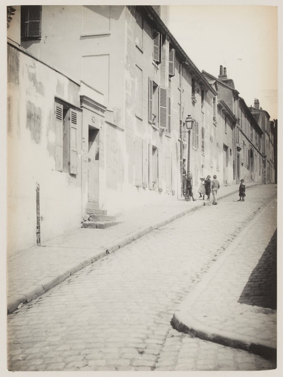 パリのモンマルトルの通り、1890年頃（写真） 作： ヒポリテ・ブランカード