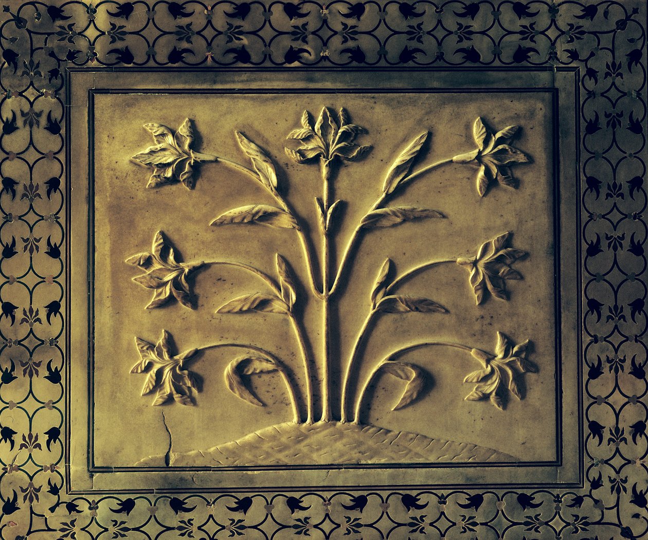 開花植物、円形ギャラリーのパネルの詳細、1631-41（大理石） 作： インドの学校