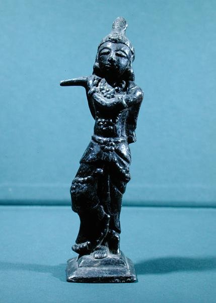 クリシュナ・ゴパラ（リード）の彫像 作： インドの学校