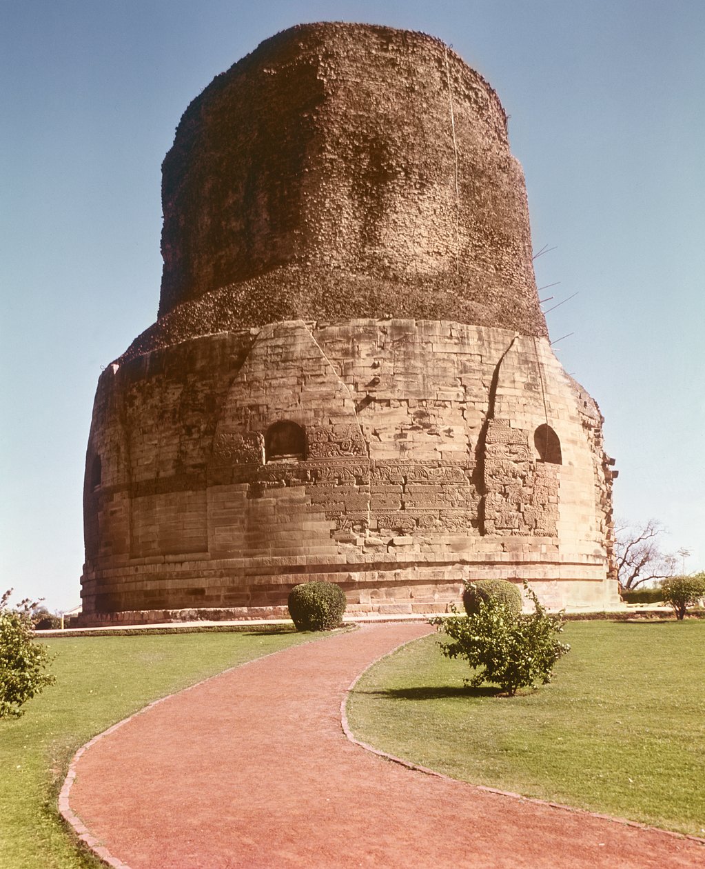 ダメク仏舎利塔、西暦500年頃 作： インドの学校