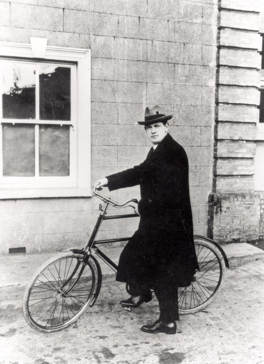 マイケルコリンズ（1870-1922）と彼の有名な自転車 作： アイルランドの写真家