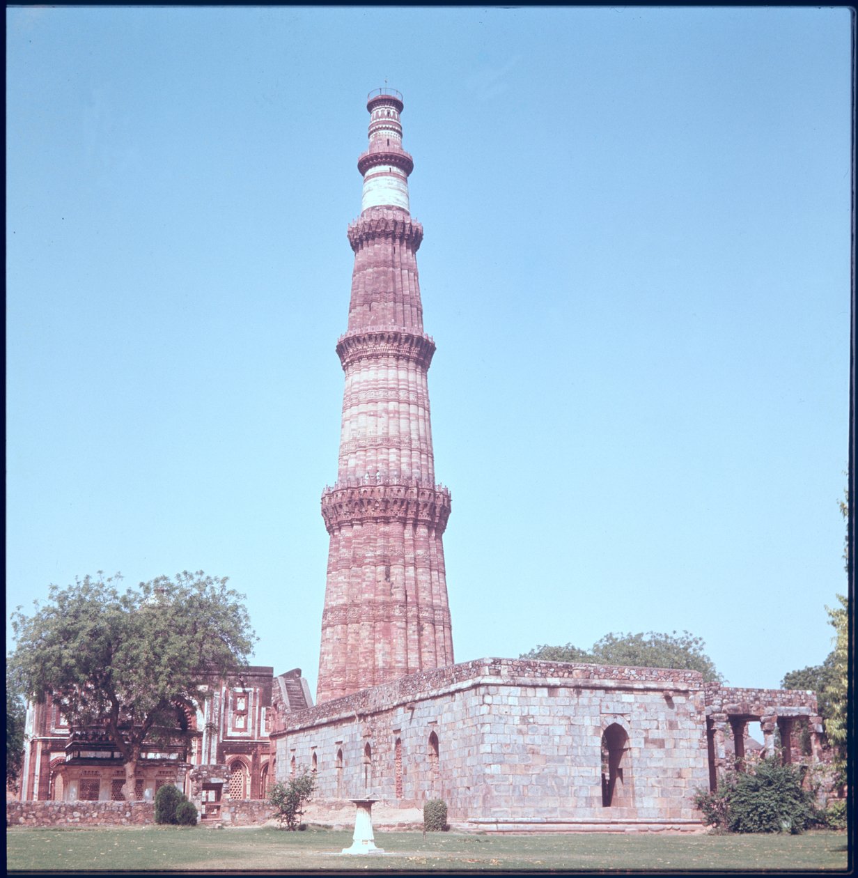 Qutab Minar、1193-1230を構築 作： イスラム学校