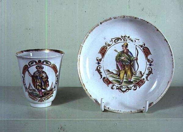 カップとソーサー、ヴェッツィ工場、ヴェネツィア、1725年頃（磁器） 作： イタリア語学校