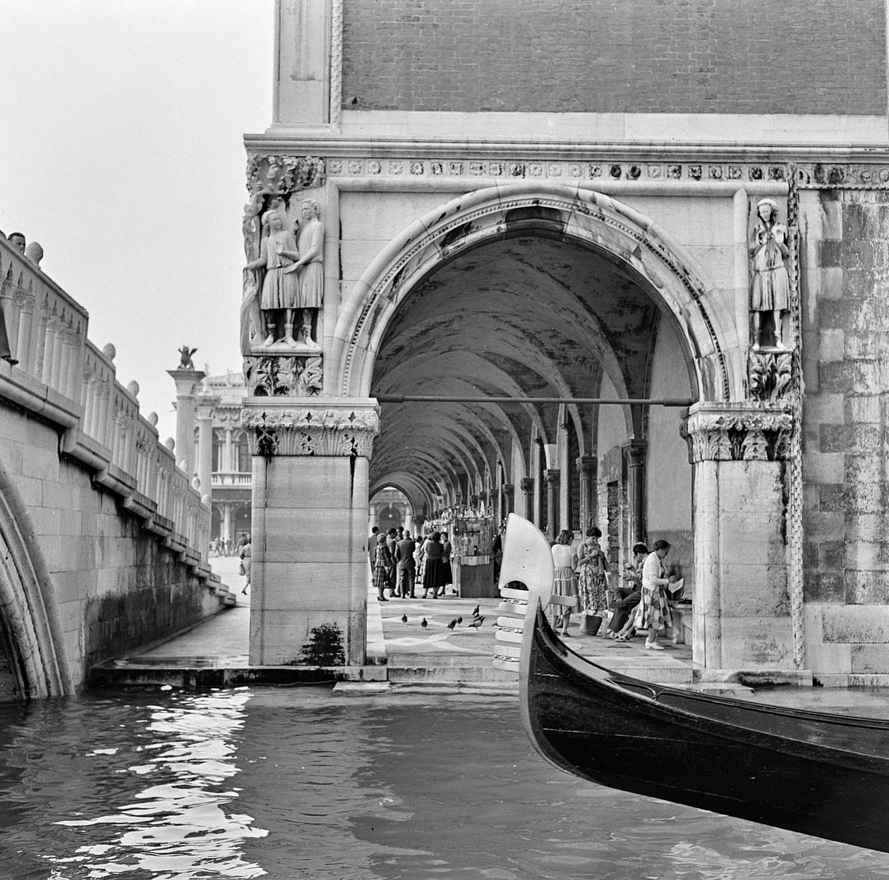 ベネチアの風景、1960年頃（モノクロ写真 作： イタリアの写真家