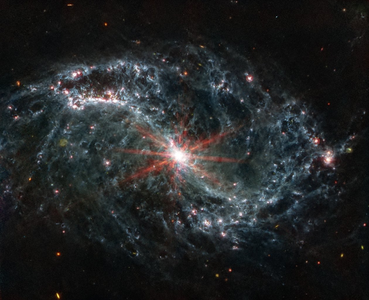 NGC 7496（MIRI画像） 作： ジェイムズウェッブ宇宙望遠鏡（NASA）