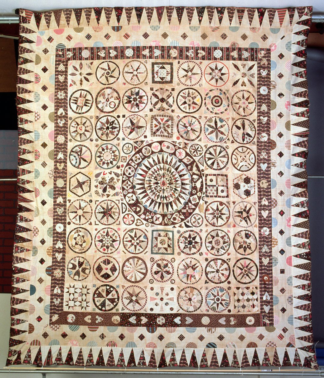 パッチワークベッドカバー、アイルランド、1850-60（繊維） 作： ジェーン・ピザール