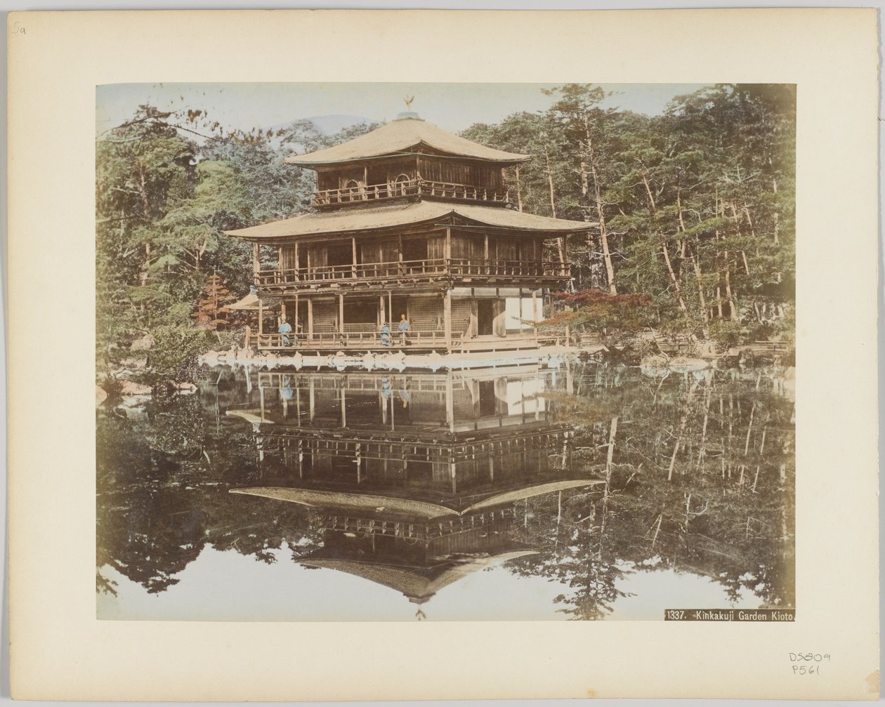 金閣寺庭園（日本・京都）（手彩色白黒写真 作： 日本の写真家