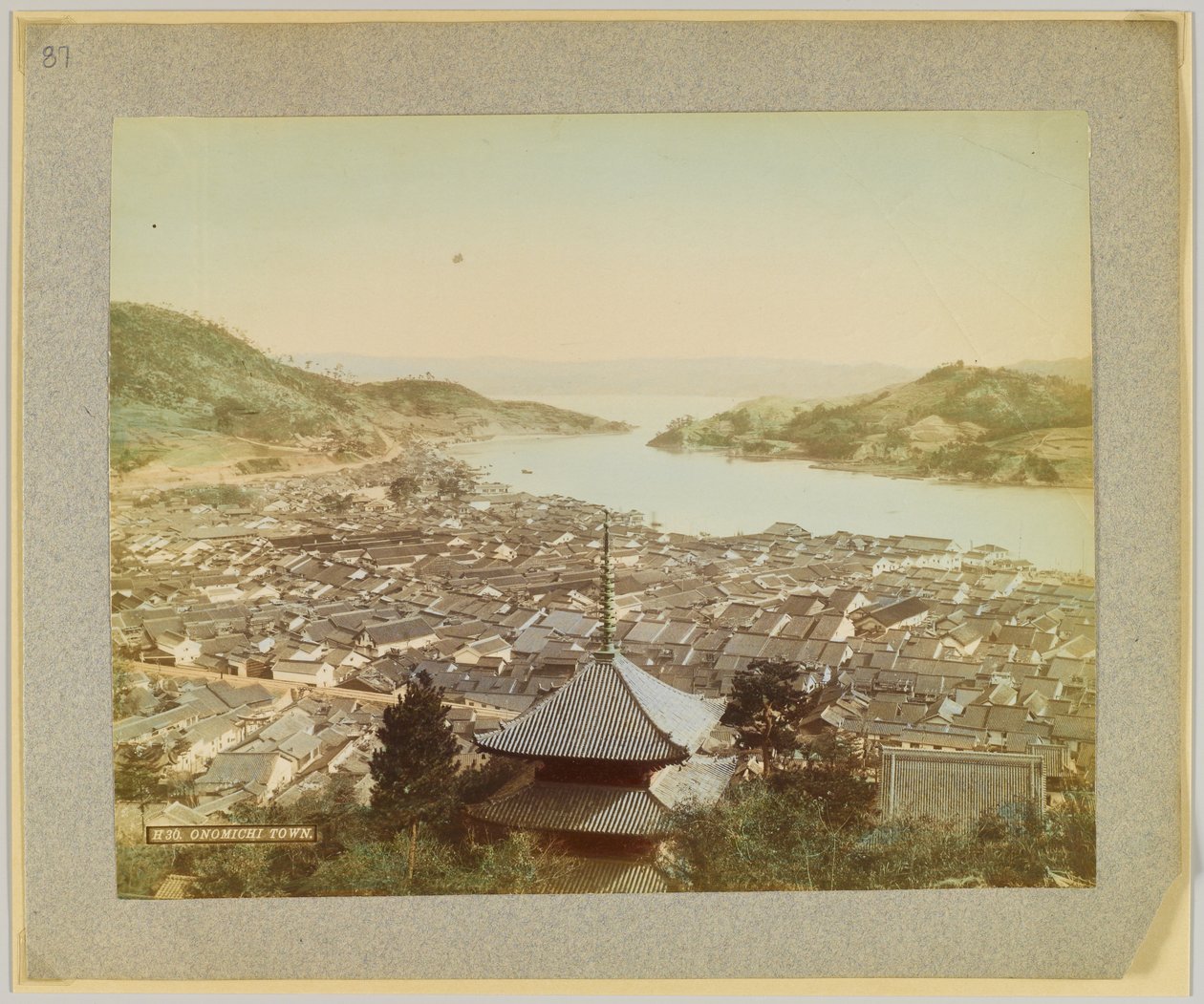 日本・尾道市（手彩色のモノクロ写真 作： 日本の写真家