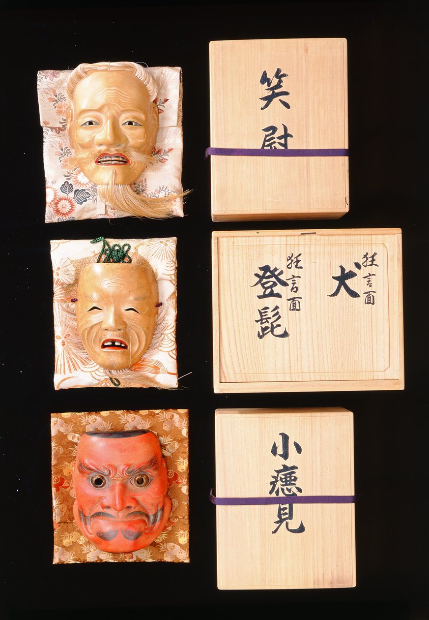 能面（漆木材） 作： 日本語学校