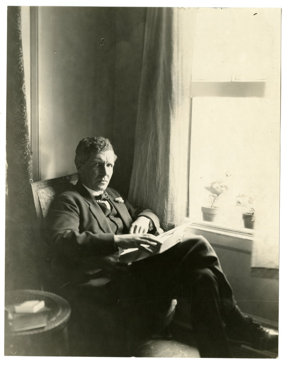 Llewelyn Powys, c.1905-40 (ゼラチンシルバー写真) 作： ジェシーターボックスビール