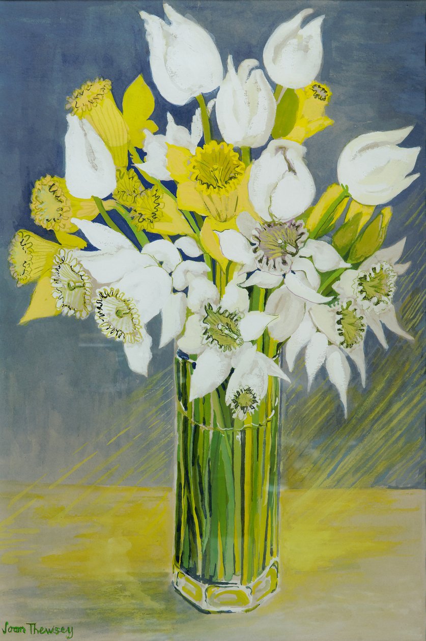 八角形のガラスの花瓶に水仙と白いチューリップ 作： Joan Thewsey