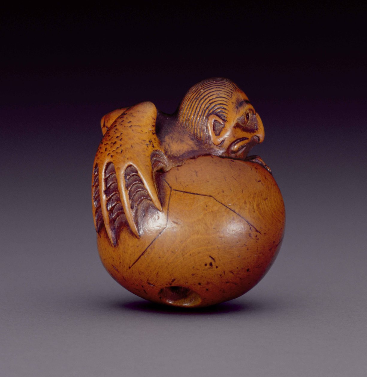 Netsuke depicting tengu no tamago, c.1770-90 (wood) (see also 193830) 作： 常un