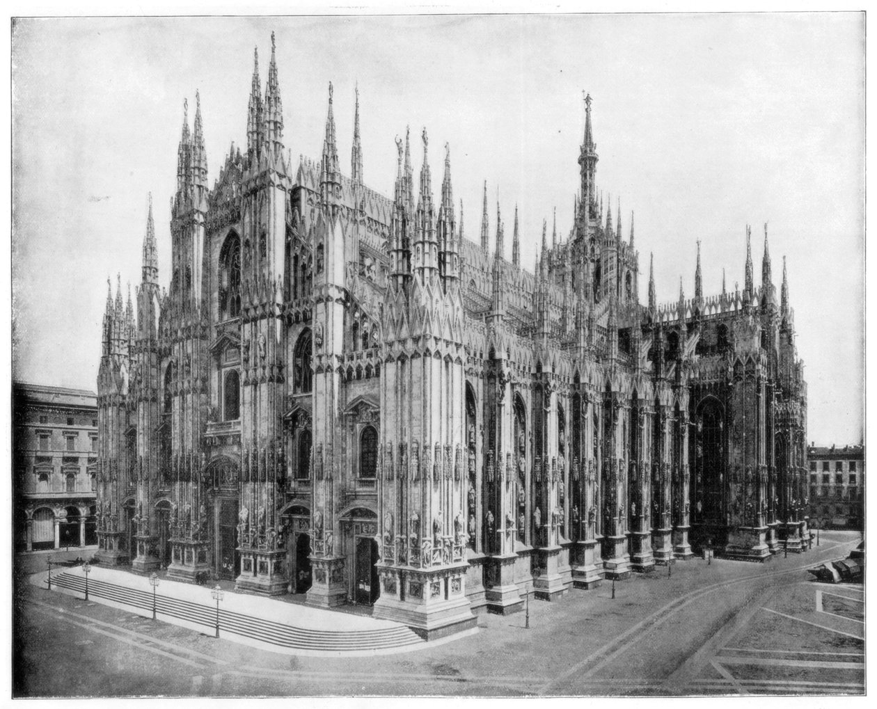 19世紀後半、イタリアのミラノ大聖堂。 作： ジョン・L・ストッダード