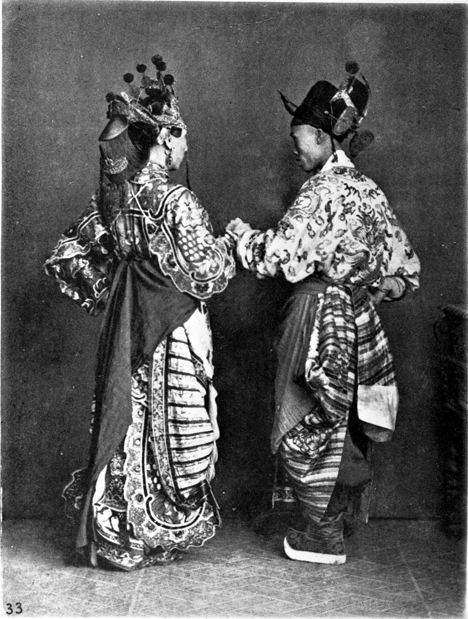 中国、2人の役者（男性）1870年頃（写真 作： ジョン・トムソン