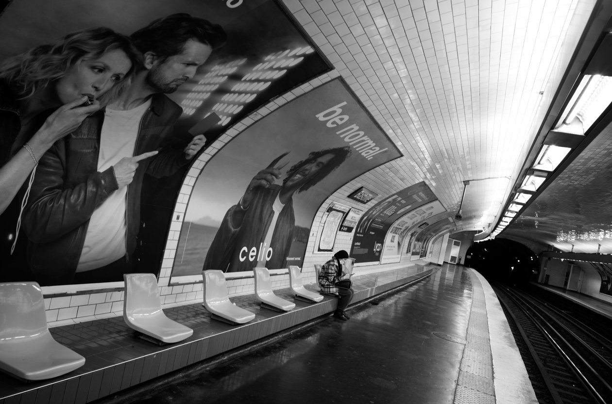 2022年、春のパリ（写真） 作： ジョン・ニコルソン