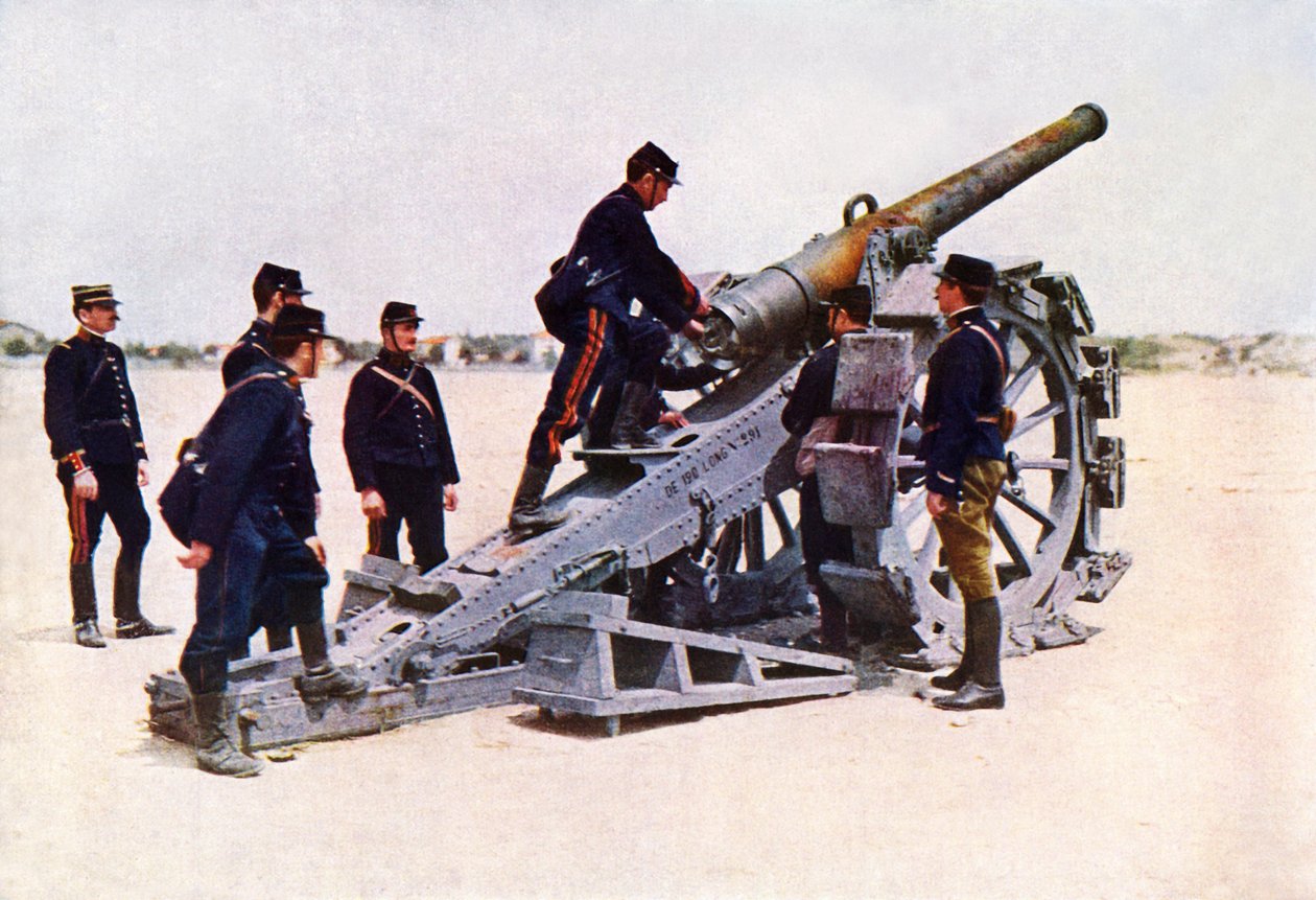 1914年9月、パリ東部のマルヌの戦いで使用されていた迫撃砲を備えたフランチェデエスペリエキャリバー120のフランス兵（オートクローム） 作： ジュール・ジェルヴェ・コートテルモント