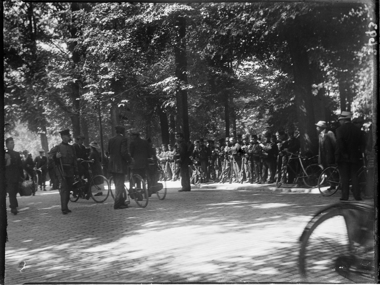 ハーグ、オランダ、1914 年 8 月 1 日 (白黒写真) 作： キャサリン・ジャン・マクフィー