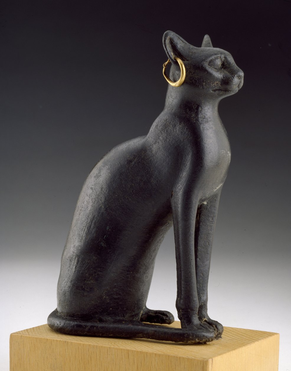 ブバスティスのバステト女神の神聖な猫の像 作： エジプト後期