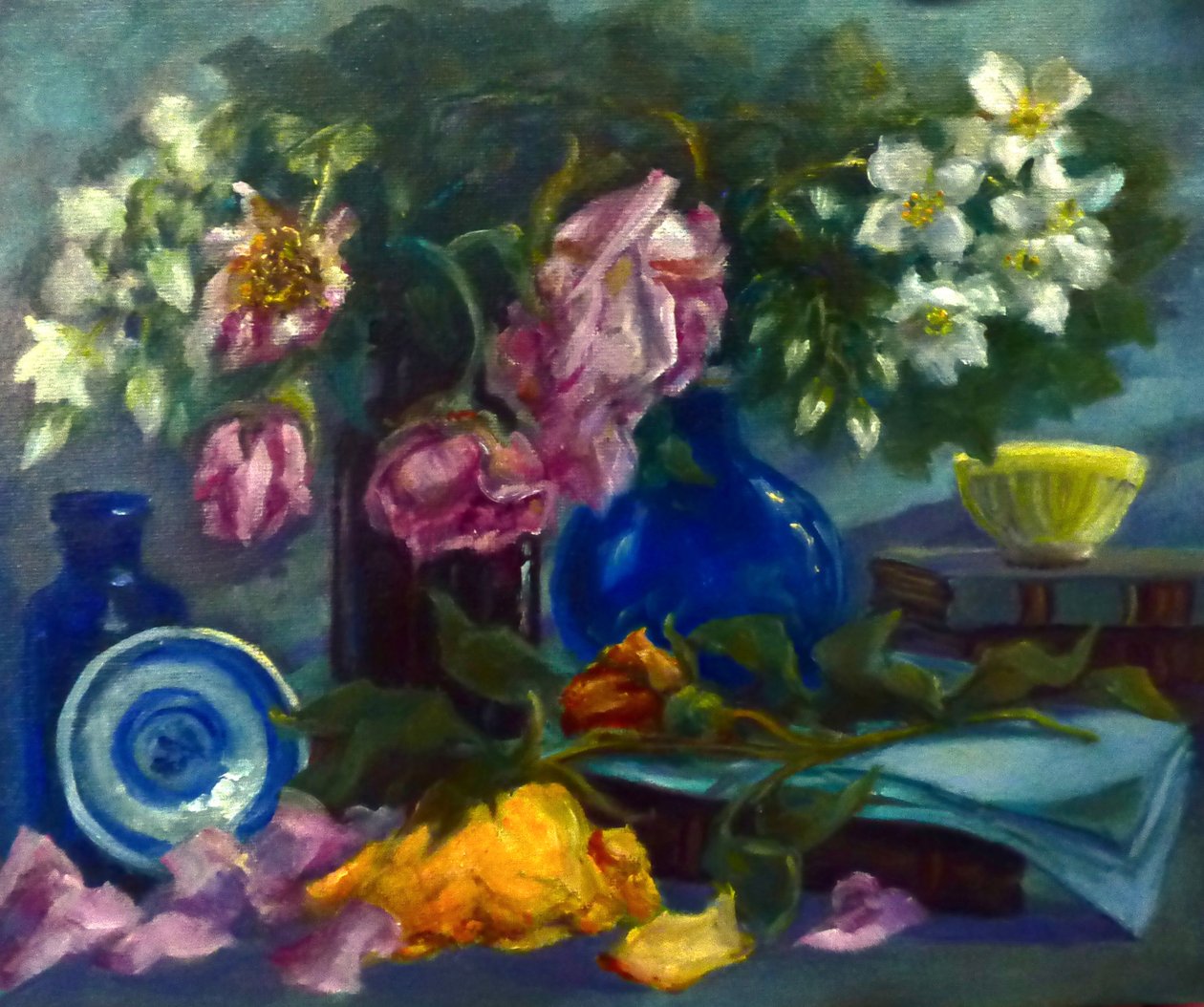 色あせた薔薇とオレンジの花、2020年 作： リー・キャンベル