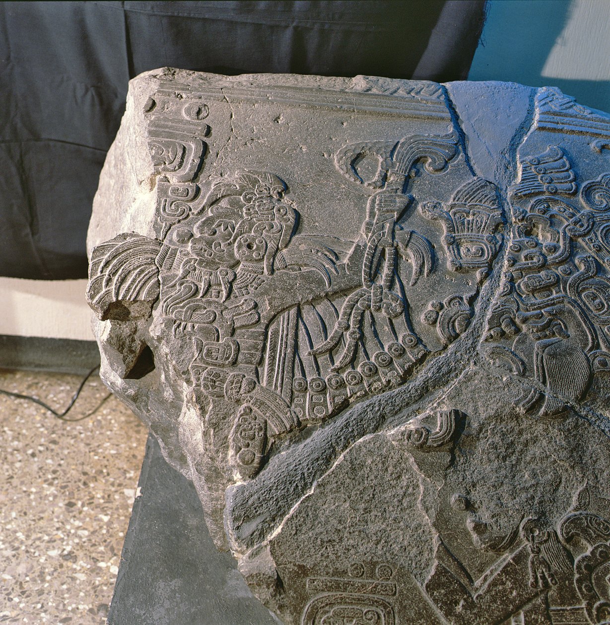グアテマラカミナルジュユの祭壇10、マヤクラシック時代（600-900 AD） 作： マヤ