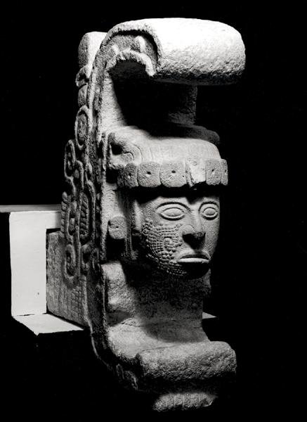 ウシュマルの女王、寺院の彫刻、987-1185（砂岩） 作： マヤ