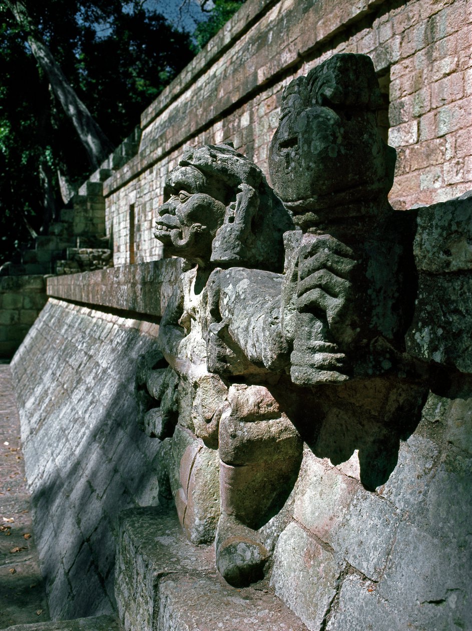 石の彫刻 - 寺院11 作： マヤ