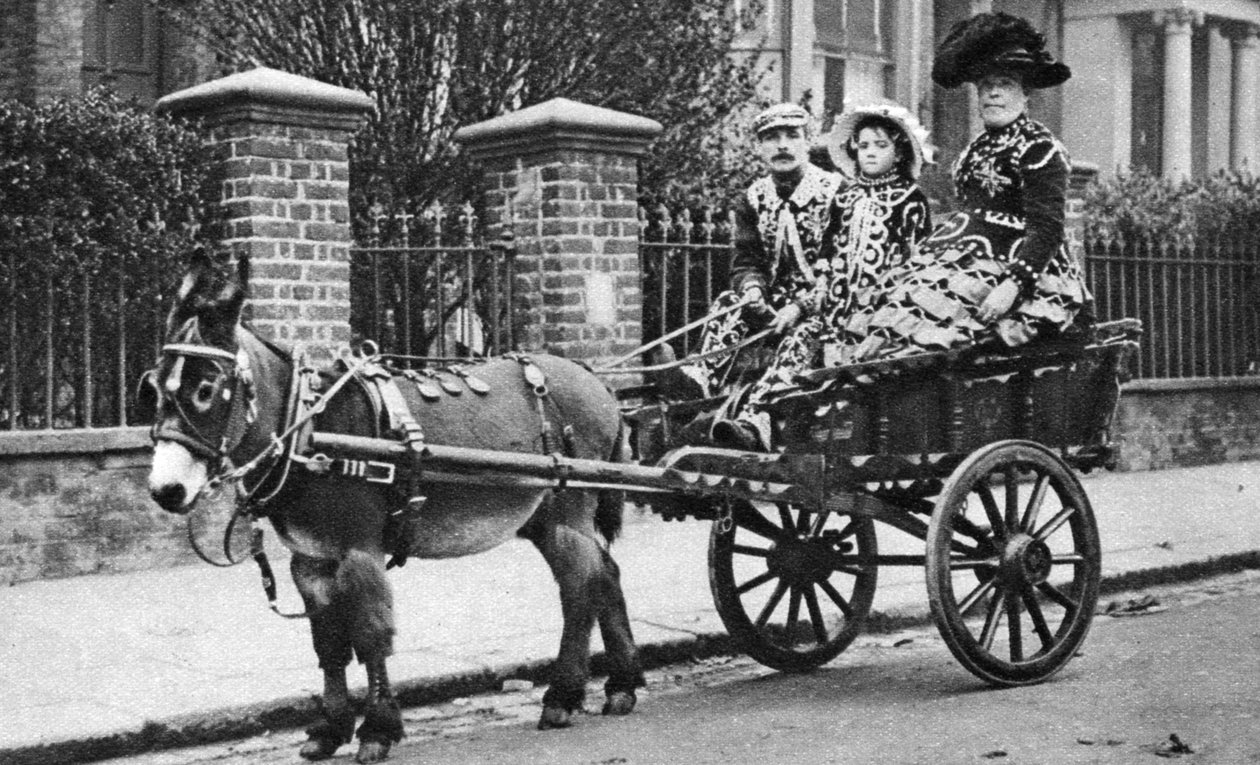 1926年から1927年にロンドンでロバが描いた煙の中の真珠のような家族 作： マクリーシュ