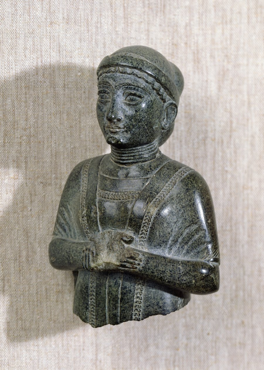 テロー出身のグデア家の王女「ショールの女」c.2130-2150 BC（ステアタイト） 作： メソポタミア