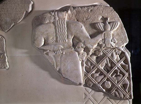 ラガシュ州の王子であるEannatumによって捧げられたハゲワシのステラは、古代ギルス（直腸）テラからのウンマの街に対する彼の勝利を祝って紀元前2450紀元前（li 作： メソポタミア