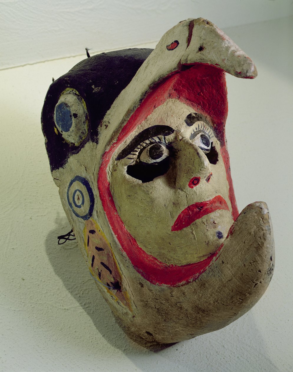 鷲の戦士の仮面（塗装木材） 作： メキシコの学校