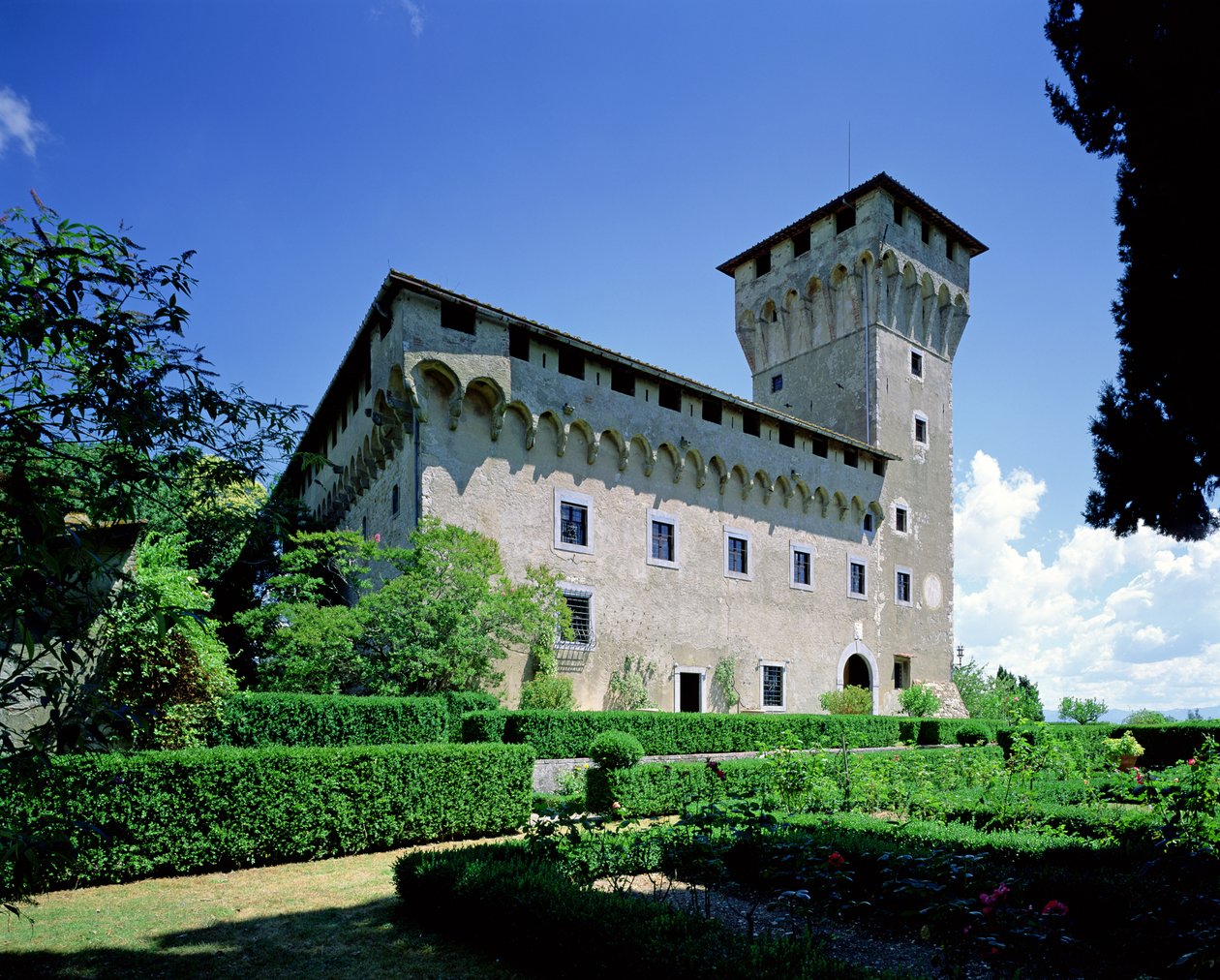 Villa il Trebbio、S。Piero a Sieve、1451年に開始（写真） 作： ミケロッツォディバルトロメオ