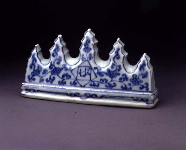 ペンレスト、明、1368年から1644年頃（青い下絵の磁器） 作： 明代中国学校