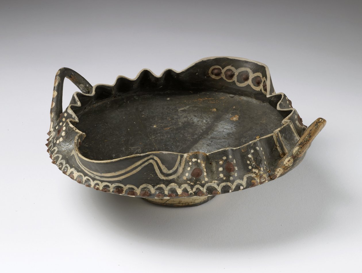 波状縁のあるカップ、クノッソス、ミノア中期、紀元前1800年頃（塗られた陶器） 作： ミノアン