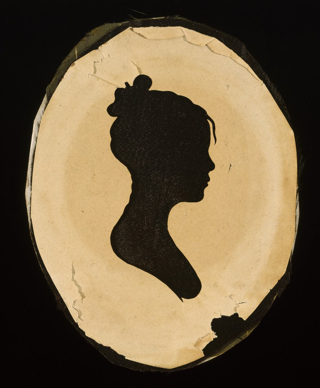 1802年以降に明らかにされた若い女性のシルエット（黒いインクで織った紙） 作： モーゼス・ウィリアムズ