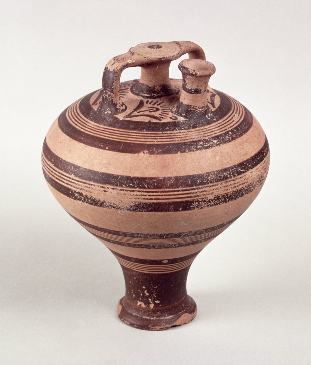 スターラップジャー、紀元前1500年〜1200年（塗られた土器） 作： ミケーネ人