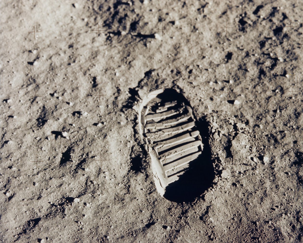 アポロ 11 号 - NASA、1969 年。 作： NASA画像