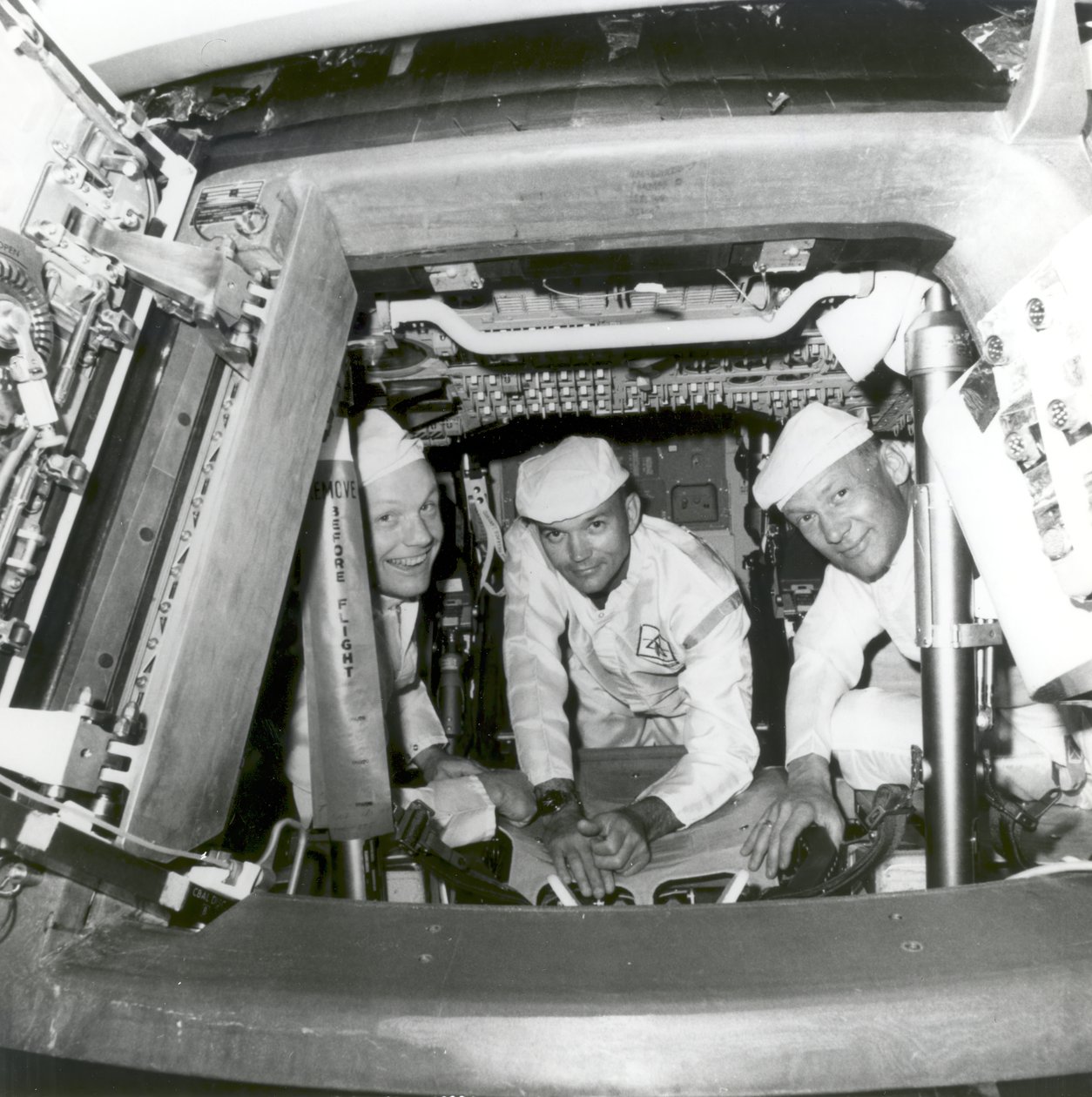 アポロ 11 号 - NASA、1969 年。 作： NASA画像
